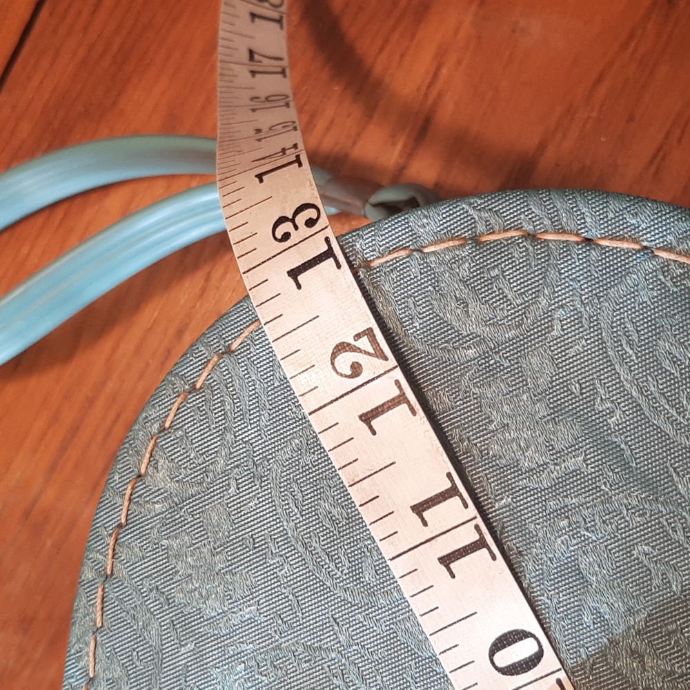 VTG Embossed Teardrop Travel Bag - Picture 9 of 15